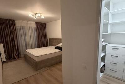 Apartament cu 2 camere decomandat în Tractorul