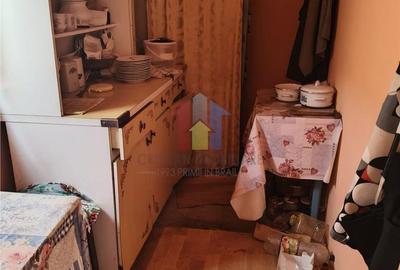 Casă cu 3 camere în Nicolae Bălcescu - 2