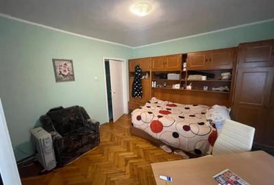 Garsonieră decomandată în 1 Mai