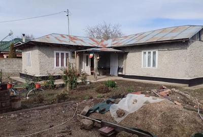 Casă cu 4 camere cu Teren 1600 Mp în Central - 1