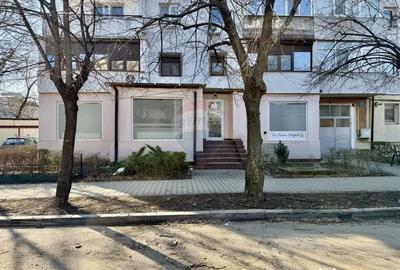 Spațiu comercial, de 100 mp, în Central - 8