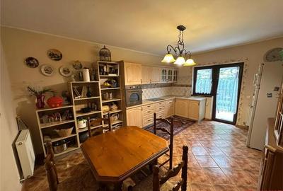 Casă cu 5 camere cu Teren 1596 Mp în Central - 10