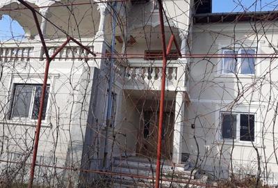 Casă în Dealu - 1
