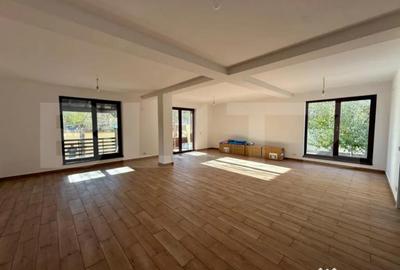 Casă cu 5 camere cu Canalizare în Central - 2