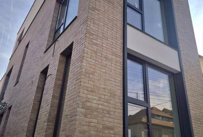 Duplex cu 4 camere cu Canalizare în Andrei Mureșanu - 1