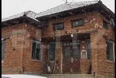 Casă cu Teren 1800 Mp în Călacea