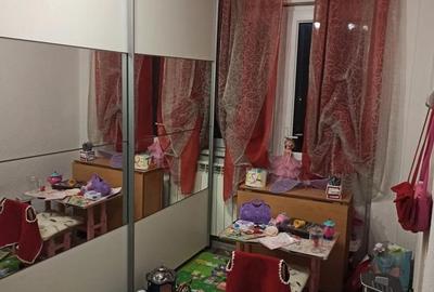 Apartament cu 3 camere decomandat în Micro 13 - 2