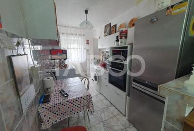 Apartament 3 camere zona 1 Decembrie 65 mp utili + 5 mp balcon - 14