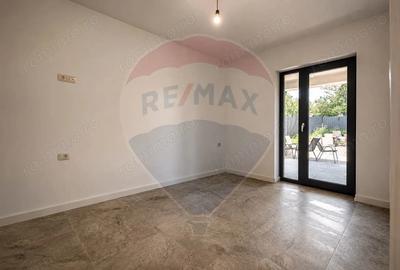 Casă cu 4 camere cu Teren 475 Mp în Cercu - 8