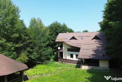 Casă cu 6 camere cu Garaj în Sucevița - 4