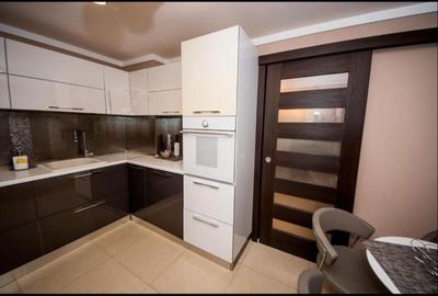 Apartament cu 3 camere decomandat în Central - 3