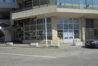 Spațiu comercial, de 151 mp, în Central - 4