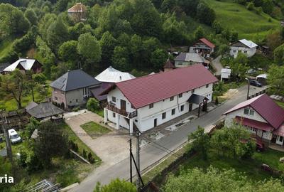 Casă cu 10 camere cu Teren 958 Mp în Central - 12