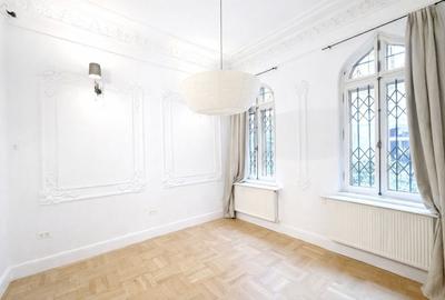 Casă cu 9 camere cu Canalizare în P-ța Victoriei - 7