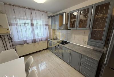 Apartament cu 3 camere semidecomandat în Central