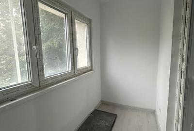 Apartament 3 camere - Zona Sud - etaj 2- 77mp - 75000 euro negociabil - 3