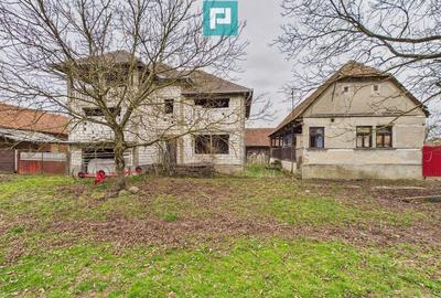 Casa la ro?u in localitatea Alma?, Arad. - 2