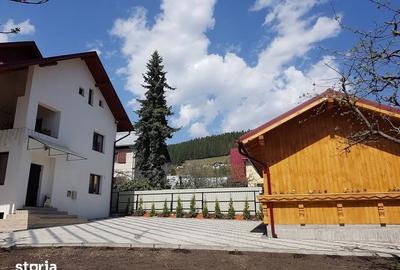 Casă cu 8 camere cu Teren 1000 Mp în Central