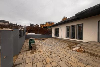 Casă cu Teren 550 Mp în Central - 2