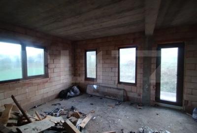 Casa la rosu cu 4 camere, 80 mp utili+teren 861 mp+teren 250 mp, zona Leoni - 7