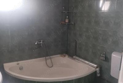 Casă cu 3 camere cu Teren 2500 Mp în Central - 1