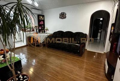 Apartament cu 3 camere semidecomandat în Alexandru cel Bun