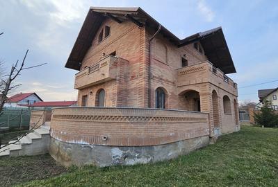 Casă cu 5 camere cu Teren 840 Mp în Șcheia - 2