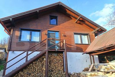 Casă cu 5 camere cu Teren 1500 Mp în Curteni