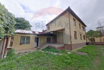 Casă individuală cu 4 camere cu Canalizare în Central - 2