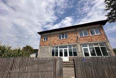 Casă cu 5 camere cu Teren 414 Mp în Frâncești - 1
