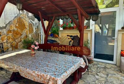 Casă cu 5 camere cu Teren 241 Mp în Central - 2