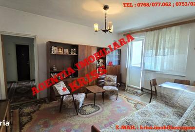 Apartament cu 3 camere semidecomandat în Trivale