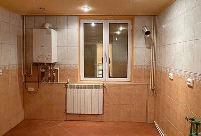 Apartament cu 3 camere semidecomandat în 1 Decembrie 1918 - 1