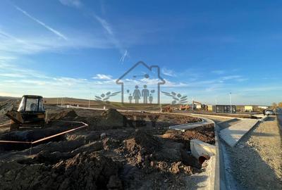 Teren cu autorizație de construcție și utilități Teren cu autorizație de construcție și utilități - 2