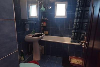 Apartament cu 3 camere în Rahova