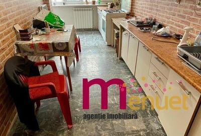 Apartament cu 3 camere decomandat în Spitalului