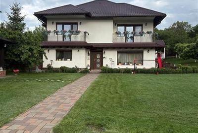 Vila  de vanzare  Bucium,369mp utili,1500mp teren,curte amenajata - 1