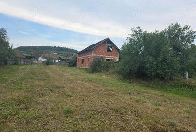 Vand casa loc SUMUGIU, sc 200 mp , parte casa noua la rosu , teren 2670 mp, la sosea, front mare - 11