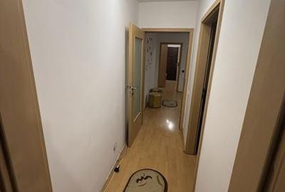 Apartament cu 3 camere semidecomandat în Circumvalațiunii