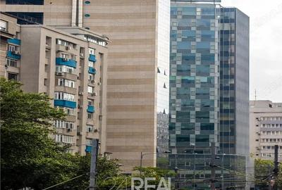 Spațiu comercial, de 516 mp, în P-ța Victoriei - 8