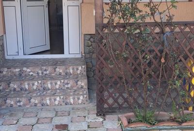 Casă cu 3 camere cu Teren 1000 Mp în Central - 1