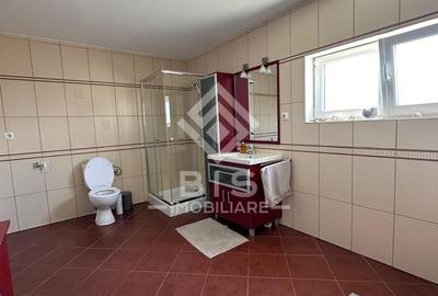 Casă cu 5 camere cu Canalizare în Central - 13