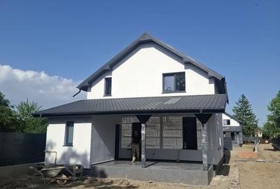 Casă cu 4 camere în Șerbănești - 2