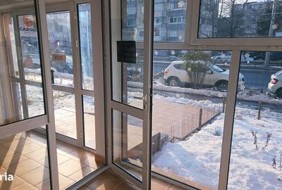 Spațiu comercial, de 44 mp, în Micro 14 - 17