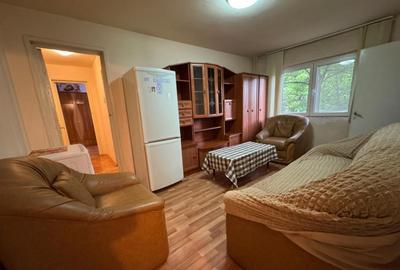 Apartament 3 camere semidecomandat, etaj intermediar - 4