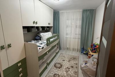 Apartament cu 4 camere decomandat în Central