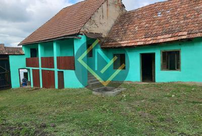 Casă individuală cu 2 camere cu Teren 900 Mp în Central - 2