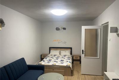 Garsoniera , zona ultracentrala - Piata Moldovei , et 3/4 , - 3