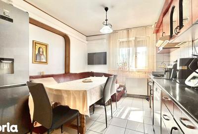 Apartament cu 3 camere în Nufărul