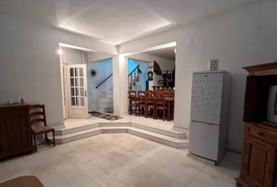 Povestea unei case la doar 200 m de valuri, cu piscina ?i - 5